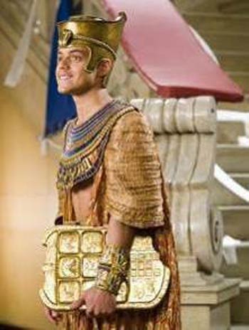    2:    = Night at the Museum: Battle of the Smithsonian (2009) - 2
